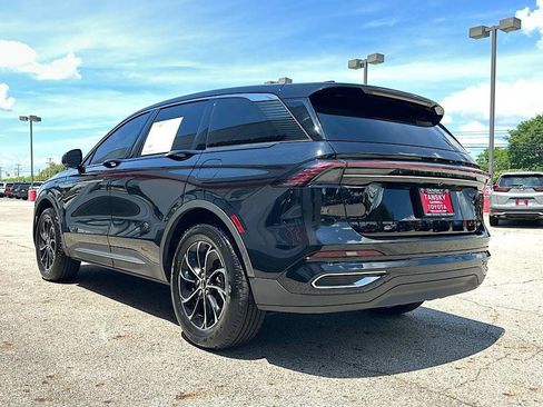 Used 2025 Lincoln Nautilus Premier AWD/4WD image 3