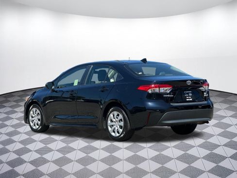 Used 2023 Toyota Corolla LE w/ Carpet Mat Package (TMS) FWD image 3