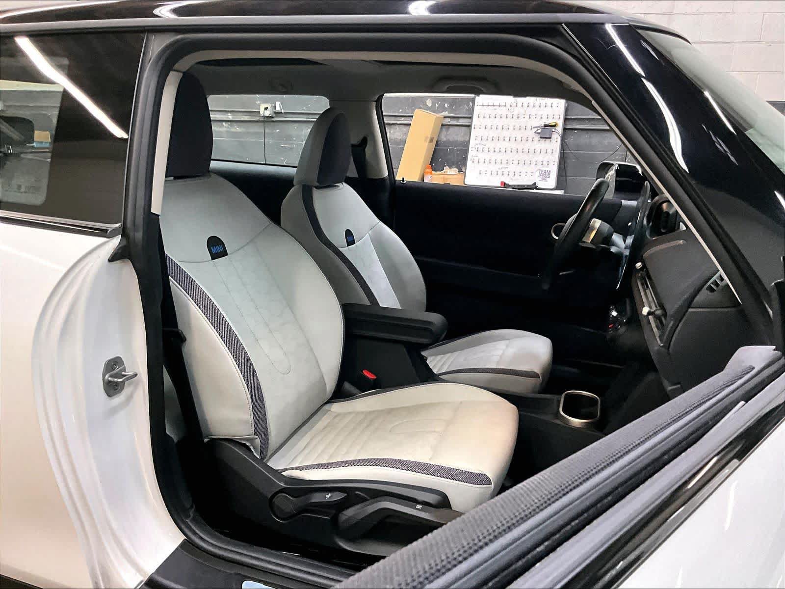 Used 2025 MINI Cooper 2-Door Hardtop FWD image 10