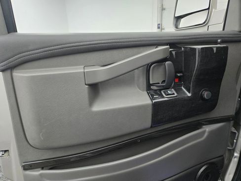 Used 2023 GMC Savana 2500 image 15