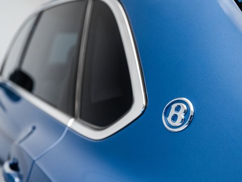 Used 2025 Bentley Bentayga Extended Wheelbase image 14