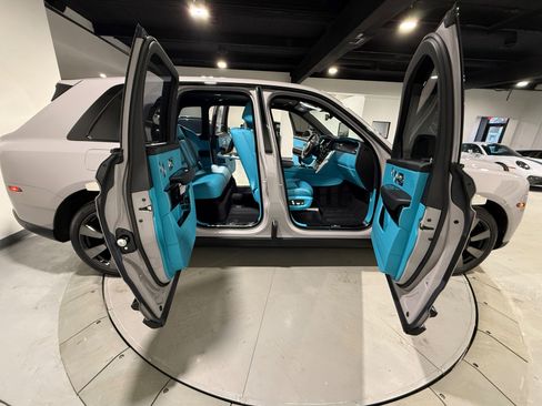 Used 2023 Rolls-Royce Cullinan w/ Cullinan Package image 65
