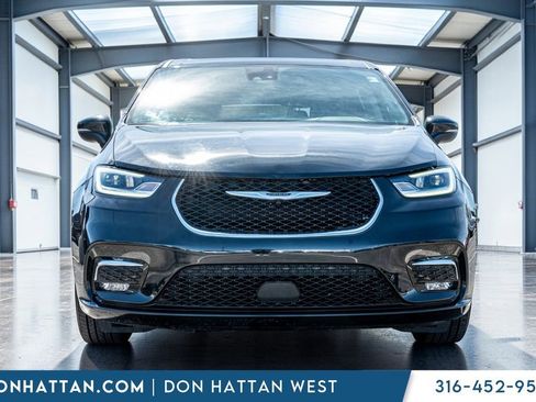 Used 2023 Chrysler Pacifica Touring-L FWD image 38