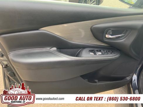 Used 2018 Nissan Murano SV w/ Premium Package image 5