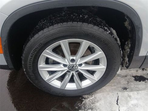 Used 2018 Volkswagen Tiguan Limited w/ Premium Package image 10