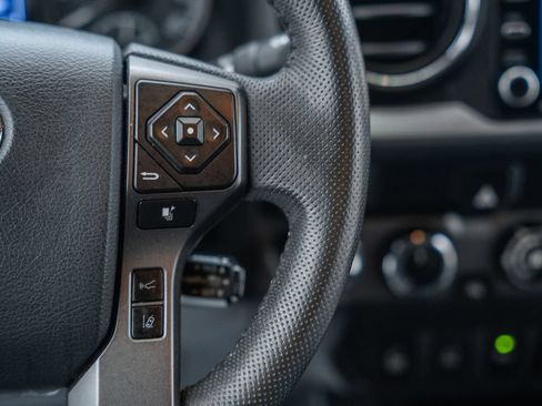 Used 2020 Toyota Tacoma TRD Off-Road w/ Technology Package AWD/4WD image 29
