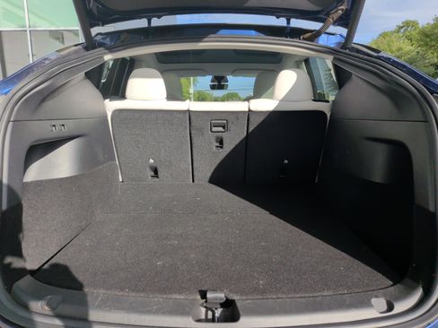 Used 2022 Tesla Model Y Long Range AWD/4WD image 32