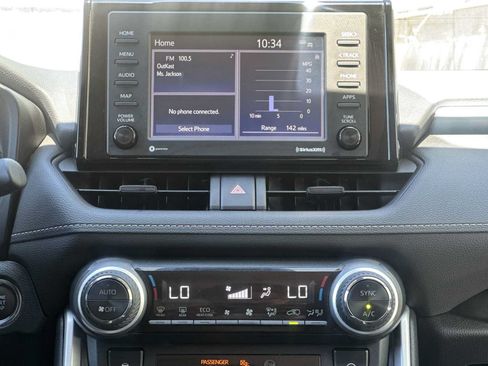 Used 2022 Toyota RAV4 XLE FWD image 19