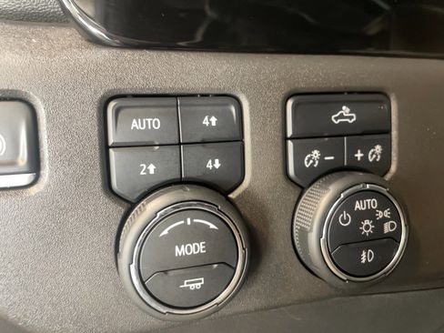 Used 2022 Chevrolet Silverado 1500 LT Trail Boss w/ Convenience Package II image 23