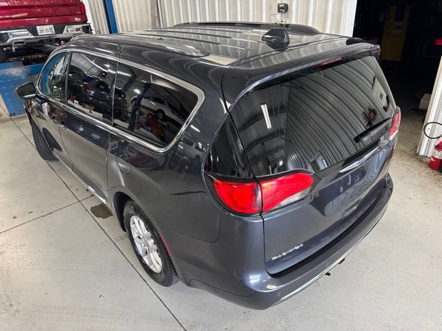 Used 2020 Chrysler Pacifica Touring-L FWD image 10