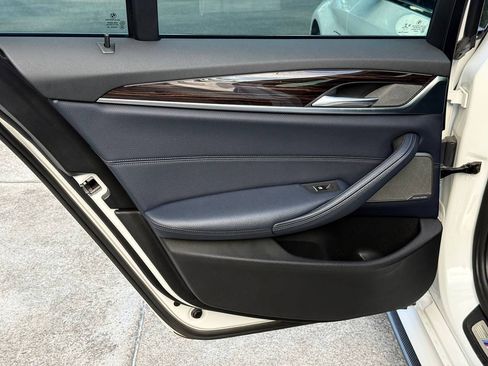 Used 2019 BMW 530e w/ M Sport Package RWD image 26