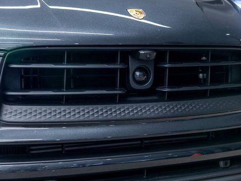 Certified 2025 Porsche Macan image 20