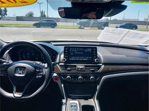 Used 2018 Honda Accord Touring image 12