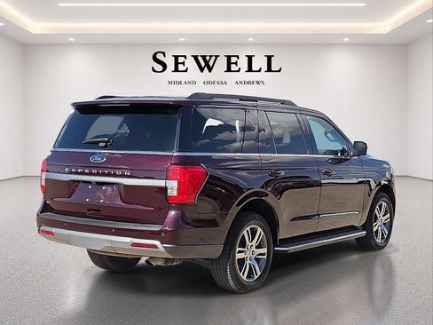 Used 2023 Ford Expedition XLT RWD image 4