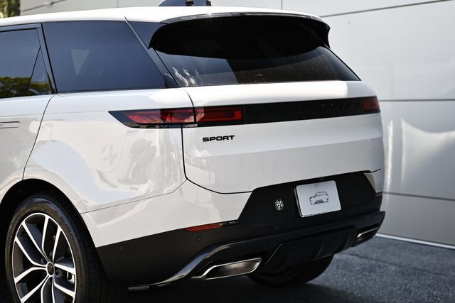 New 2027 Land Rover Range Rover Sport SE AWD/4WD image 9