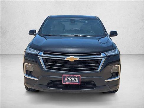 Used 2022 Chevrolet Traverse LS FWD image 2