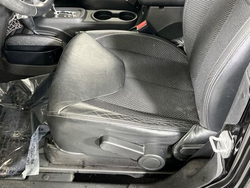 Used 2017 Jeep Wrangler Sahara image 16