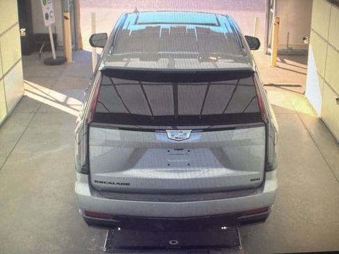 Used 2023 Cadillac Escalade Sport Platinum w/ LPO, ONYX Package image 5