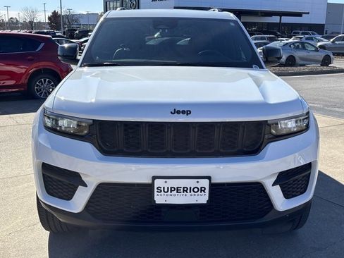 Used 2023 Jeep Grand Cherokee Altitude image 12