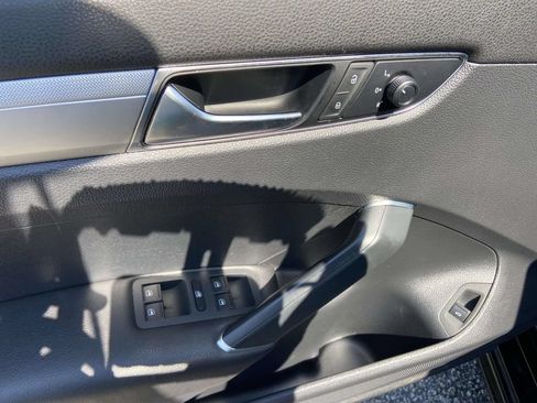 Used 2018 Volkswagen Passat 2.0T S FWD image 14