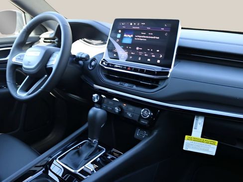 New 2026 Jeep Compass Latitude AWD/4WD image 18