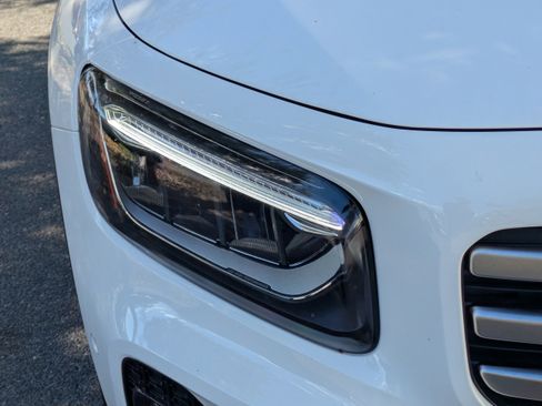 Used 2025 Mercedes-Benz GLB 250 image 9