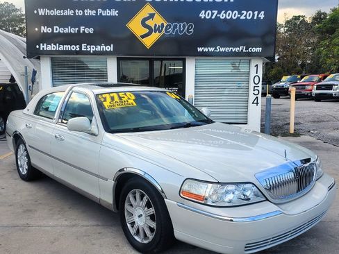 Used 2006 Lincoln Town Car Signature Limited image 1