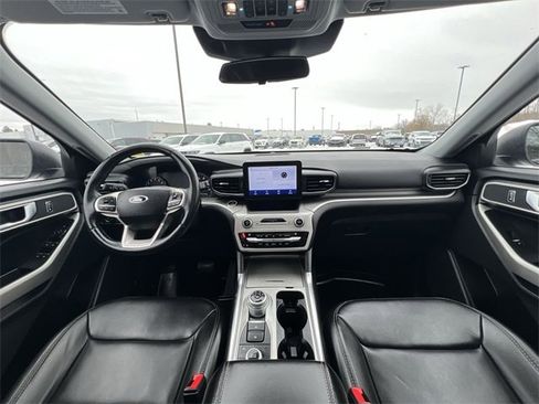 Used 2021 Ford Explorer XLT w/ Equipment Group 202A image 14