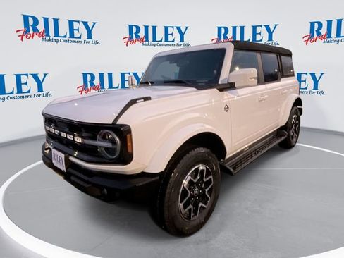 New 2025 Ford Bronco Outer Banks image 1