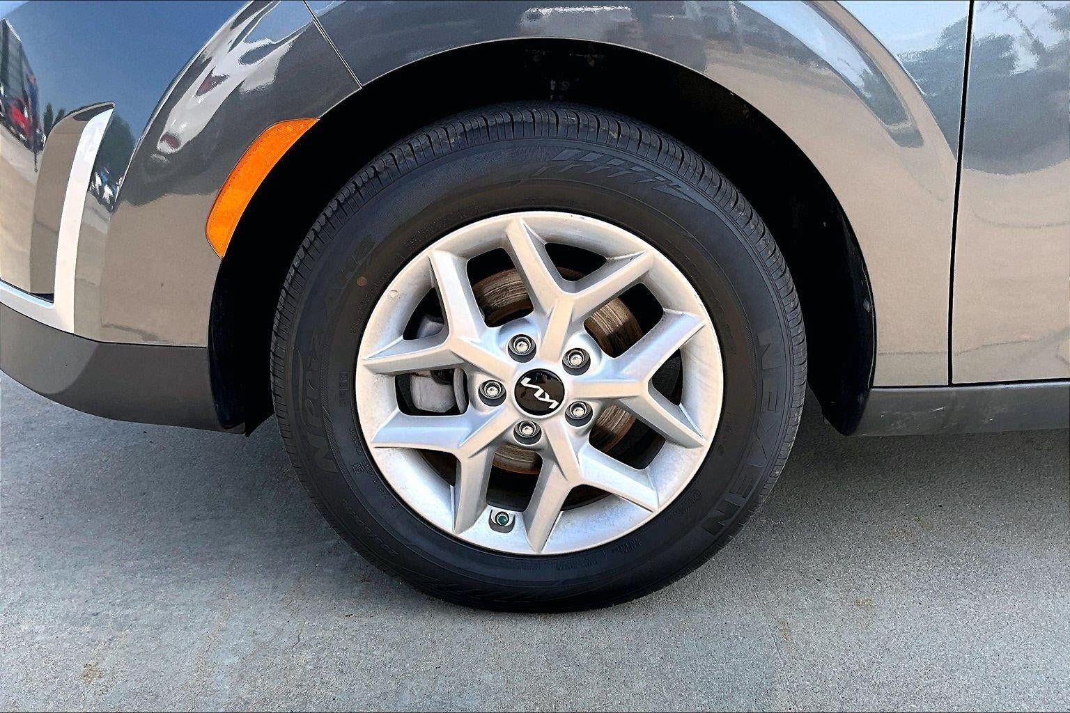 Used 2025 Kia Soul LX w/ LX Technology Package FWD image 31