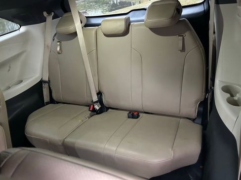 Used 2021 Toyota Sienna XLE image 13