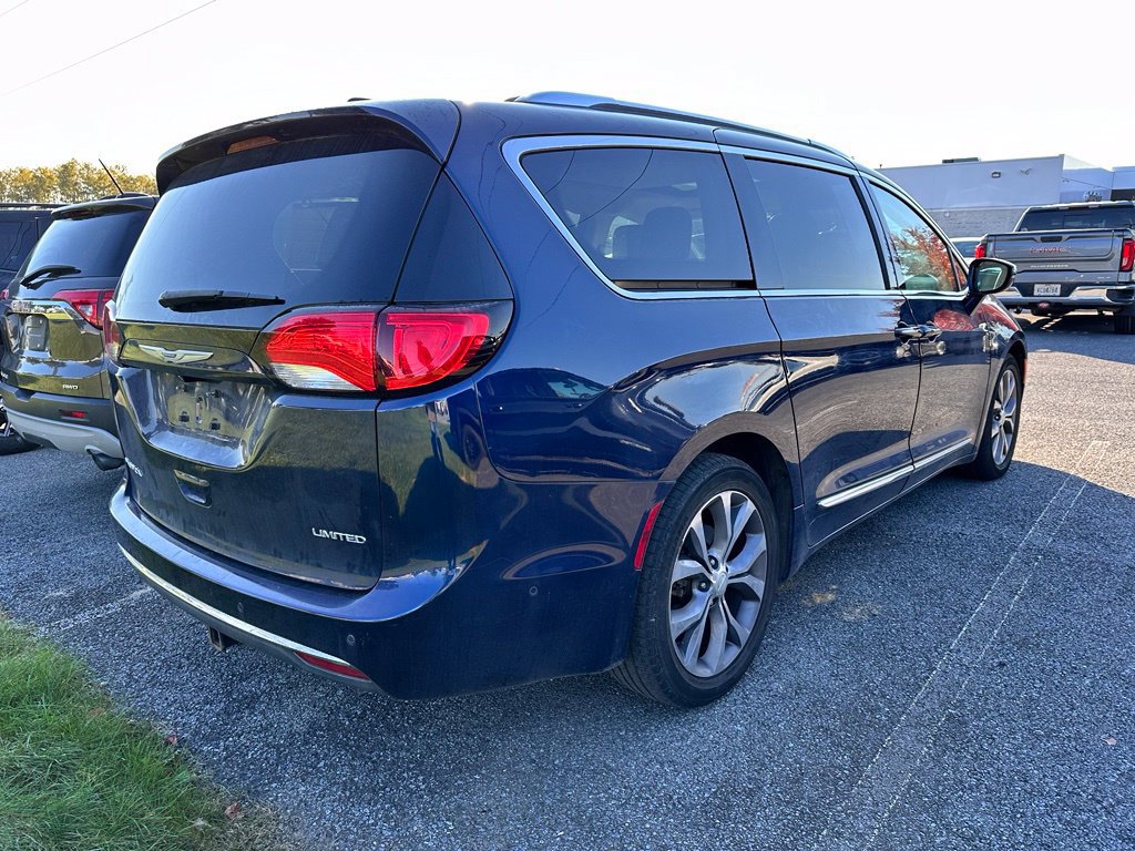 Used 2019 Chrysler Pacifica Limited w/ Tire & Wheel Group FWD image 4
