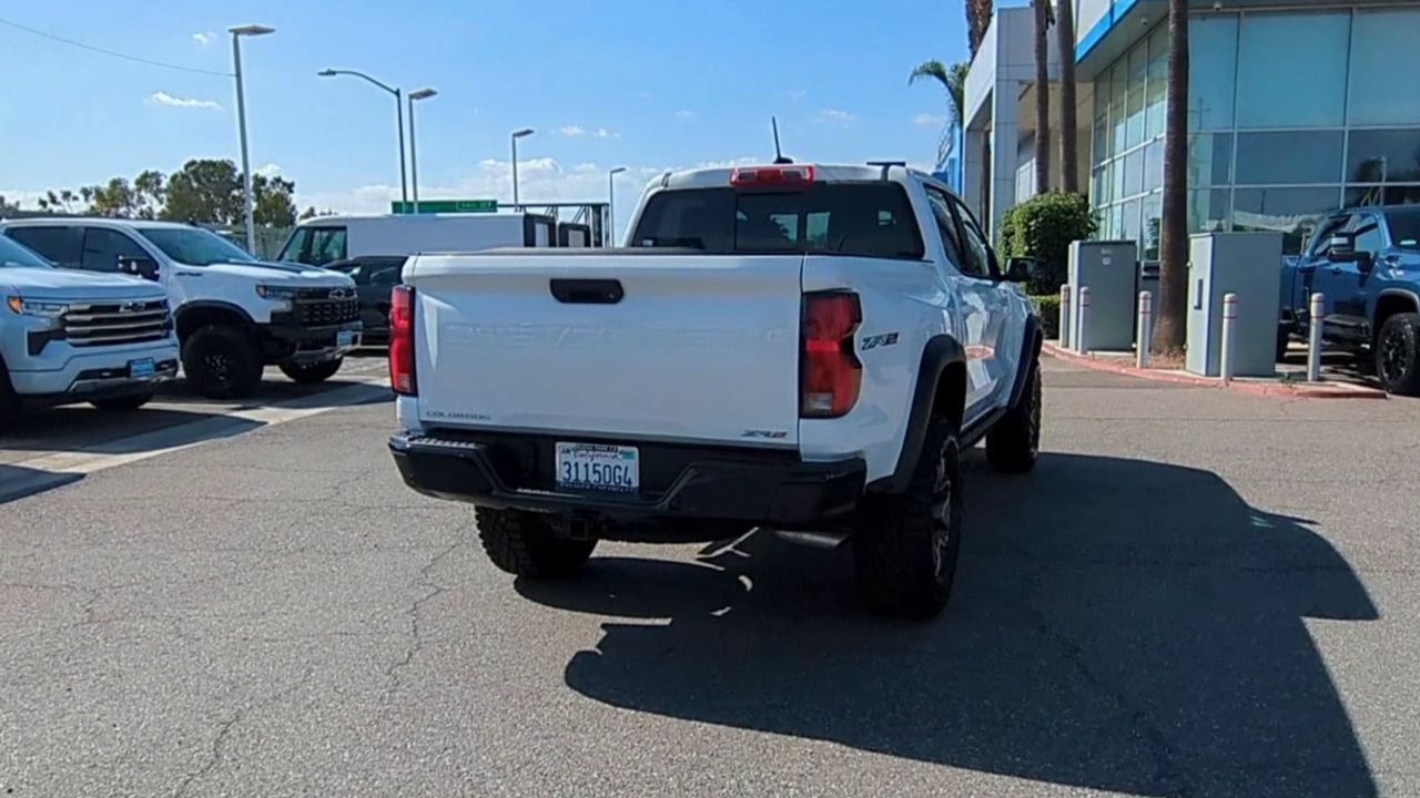 Used 2025 Chevrolet Colorado ZR2 w/ Technology Package AWD/4WD image 7