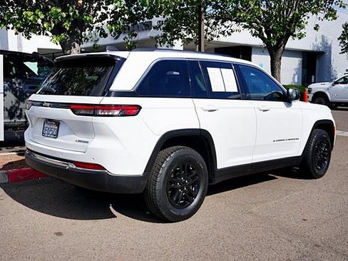 Certified 2023 Jeep Grand Cherokee Laredo RWD image 9