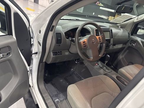 Used 2021 Nissan Frontier SV w/ Midnight Edition Floor Mats AWD/4WD image 11