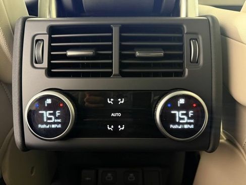 Used 2025 Land Rover Discovery Dynamic SE AWD/4WD image 29
