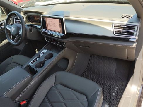 New 2025 Volkswagen Atlas Cross Sport SE image 18