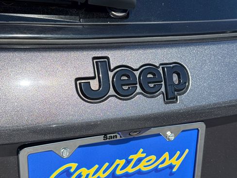 Used 2021 Jeep Compass Latitude FWD image 11