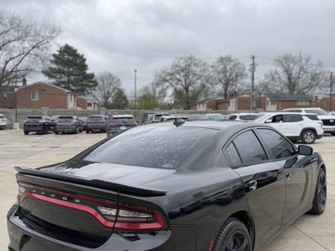 Used 2016 Dodge Charger SXT w/ Blacktop Package image 7