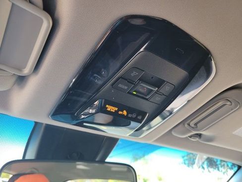 Certified 2021 Toyota Venza LE image 29