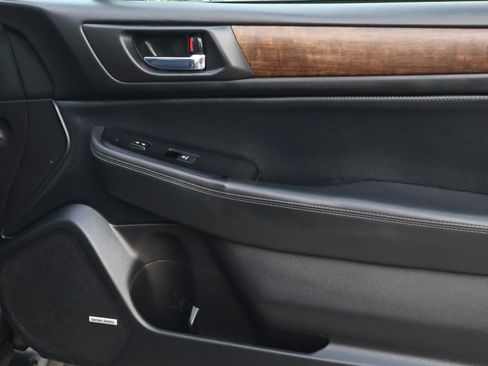 Used 2017 Subaru Outback 3.6R Limited image 17