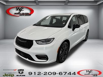 New 2026 Chrysler Pacifica Select