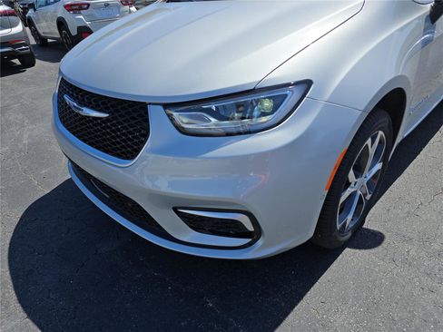 New 2026 Chrysler Pacifica Pinnacle image 10