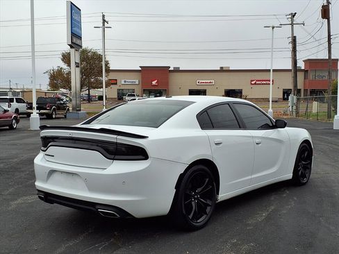 Used 2018 Dodge Charger SXT w/ Blacktop Package image 3