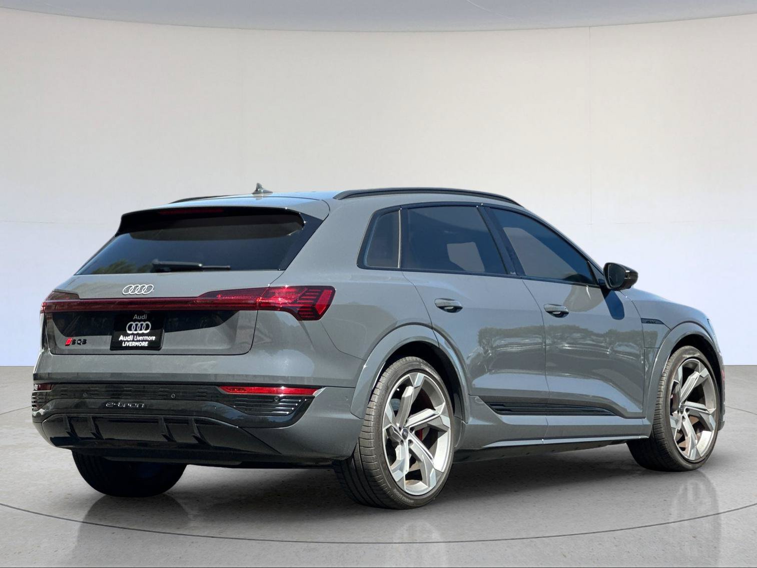 Used 2024 Audi SQ8 e-tron Premium Plus w/ Black Optic Package AWD/4WD image 6
