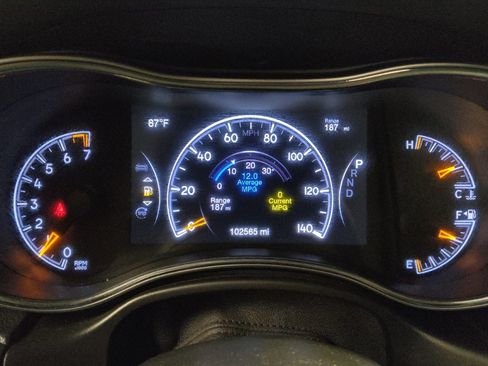 Used 2022 Jeep Grand Cherokee Laredo E RWD image 23
