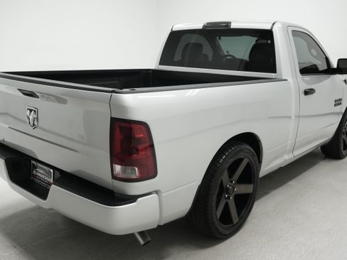Used 2017 RAM 1500 Express RWD image 4