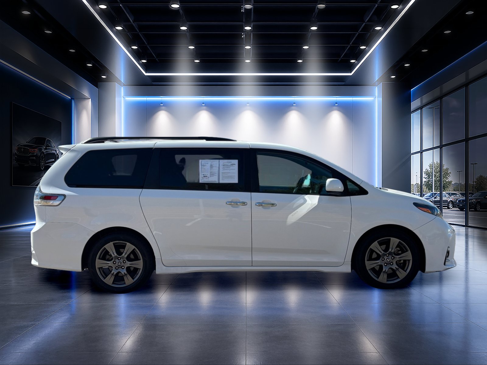 Used 2020 Toyota Sienna SE w/ Carpet Mat Package FWD image 3