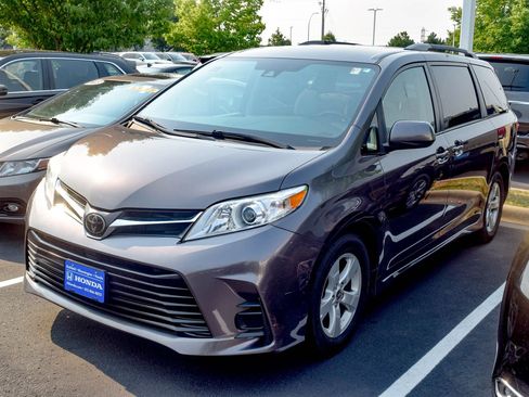 Used 2020 Toyota Sienna LE FWD image 13
