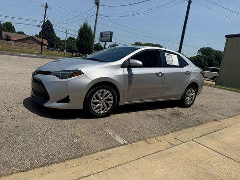 Used 2018 Toyota Corolla LE FWD image 4
